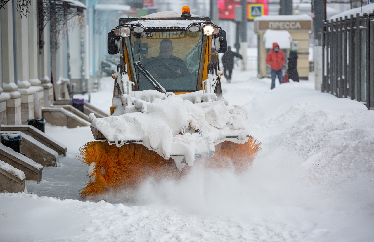 14 февраля в Туле со снегом борются больше 100 единиц техники 