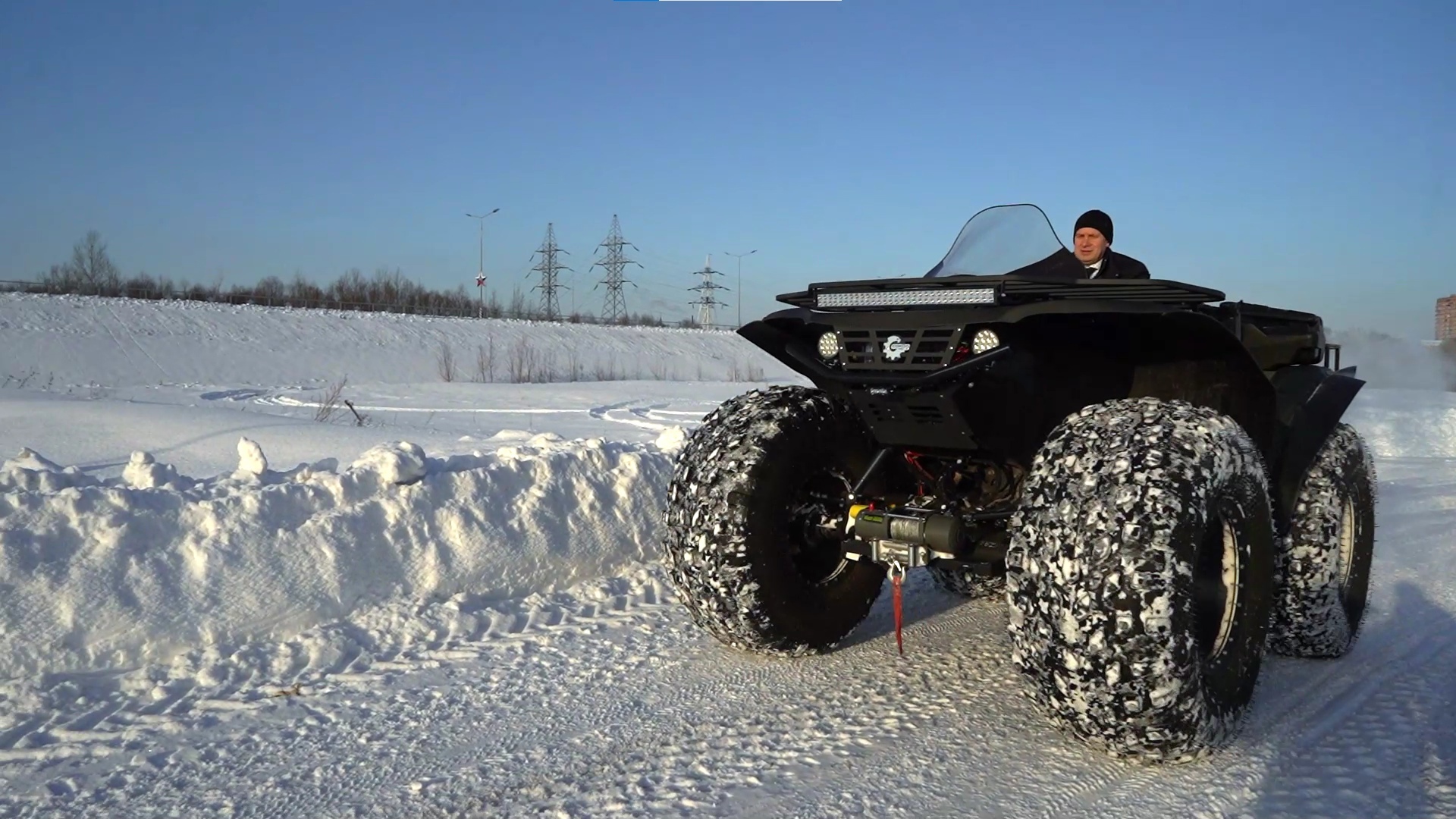 Министр природы Тульской области прокатился на новом снегоболотоходе охотничьих инспекторов