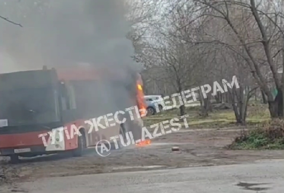 В Криволучье загорелся пассажирский автобус