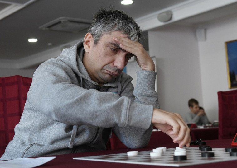 Туляк стал победителем блиц-турнира по стоклеточным шашкам