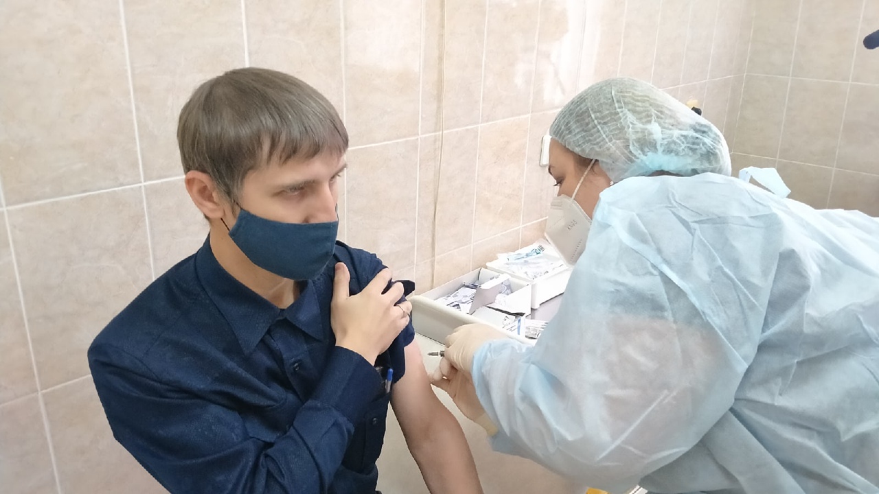 Сотрудники телеканала "Первый Тульский" сделали прививку от коронавируса