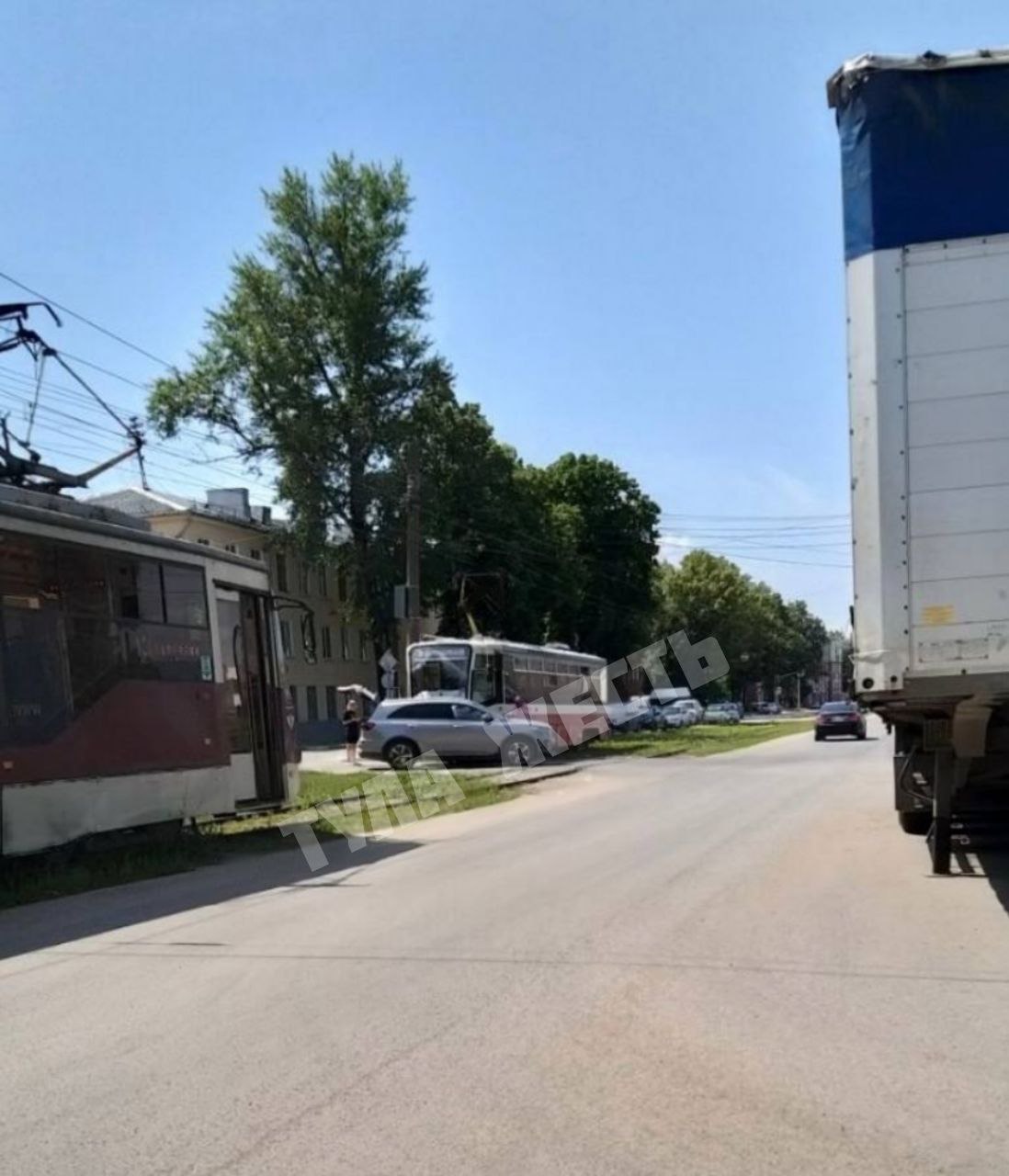 В Туле столкнулись кроссовер и трамвай | 05.07.2023 | Тула - БезФормата