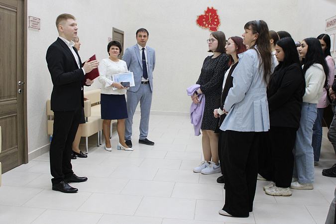 Новомосковских студентов познакомили с работой мировых судей