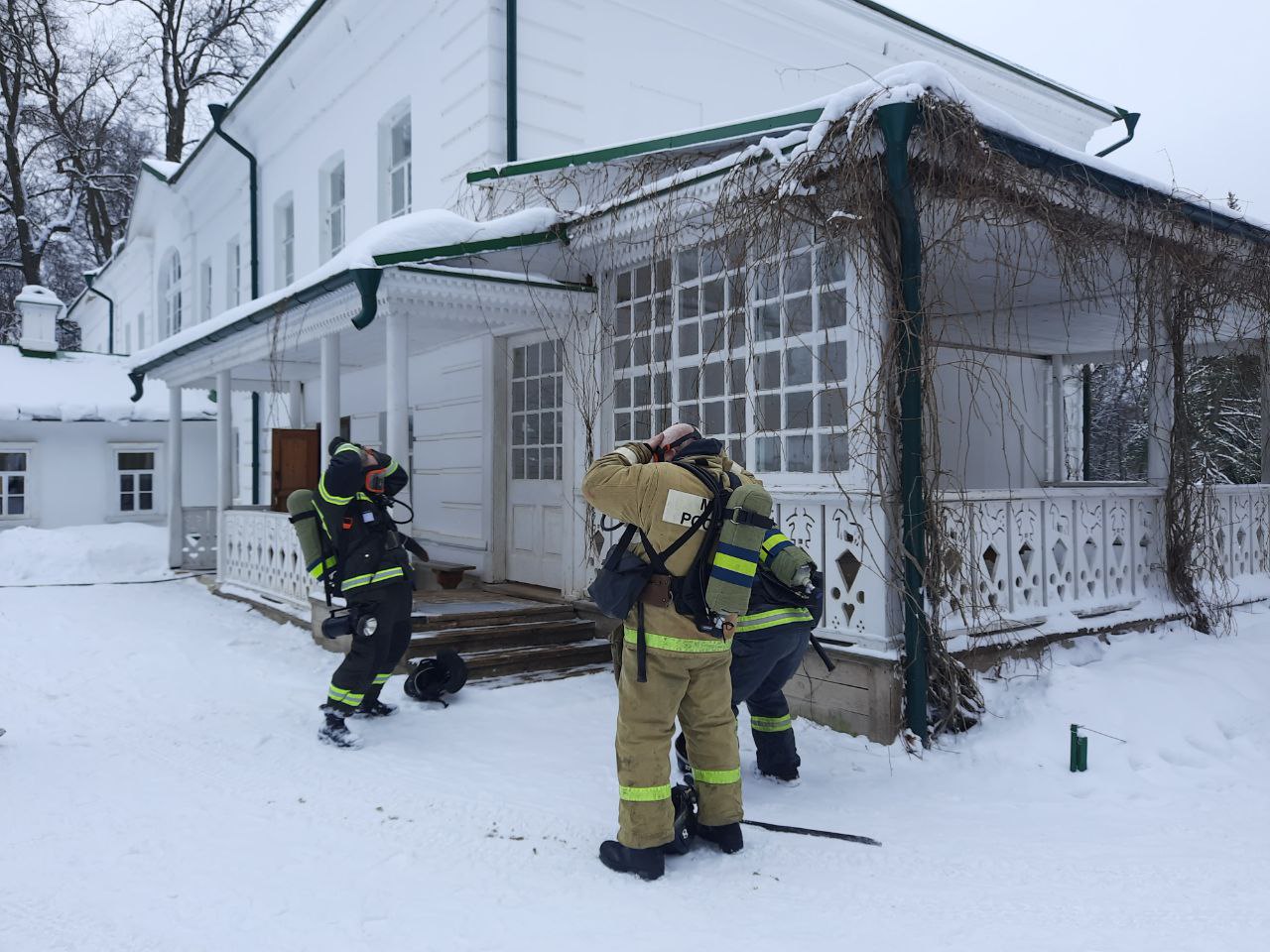 Нашли очаг за 40 секунд: спасатели провели учения в музее-усадьбе «Ясная  Поляна» - Новости Тулы и области - 1tulatv