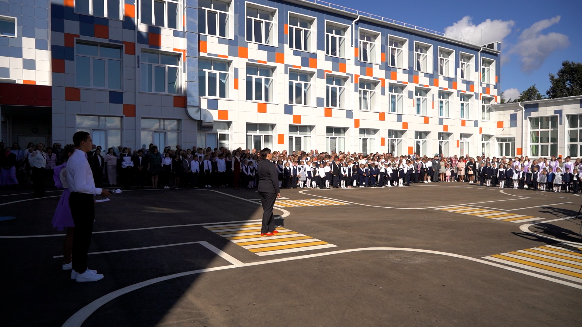 В Новомосковске старейшая школа открыла двери после капитального ремонта