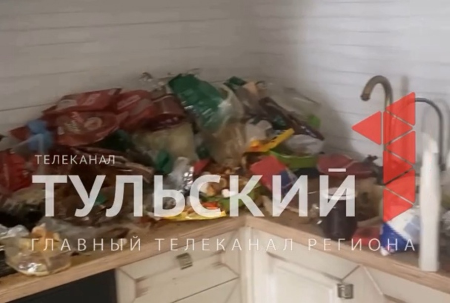 В Туле постояльцы превратили съемную квартиру в свалку: видео