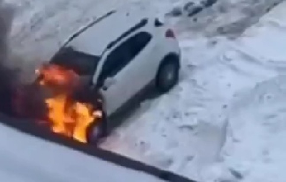 На Калужском шоссе в Туле загорелся автомобиль