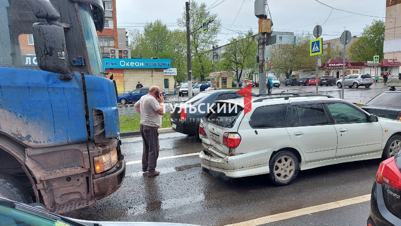 В Туле на дороге столкнулись сразу 3 машины - Новости Тулы и области -  1tulatv