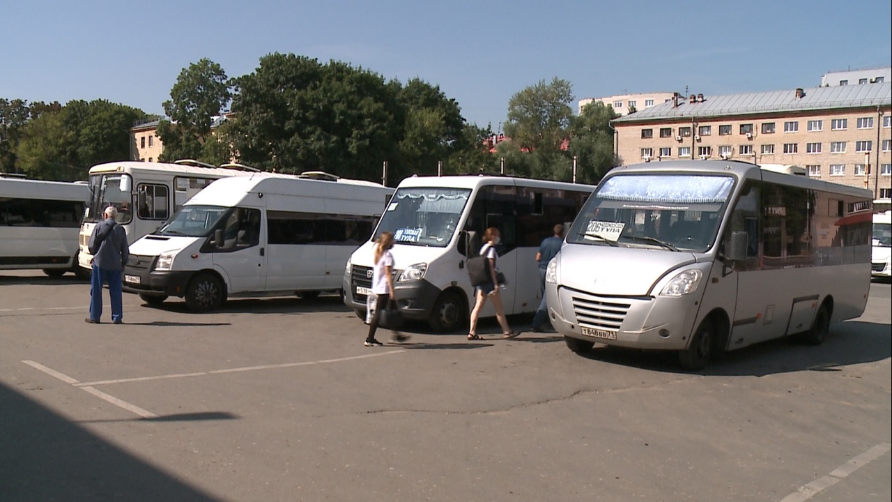 В Тульской области пассажиров перевозили на автобусах с лысой резиной и треснутыми стеклами