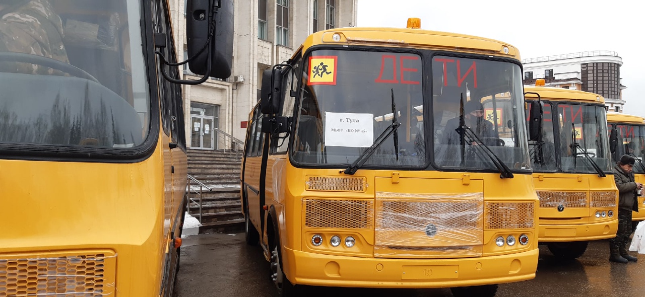 Алексей Дюмин передал школам Тульской области 33 новых автобуса