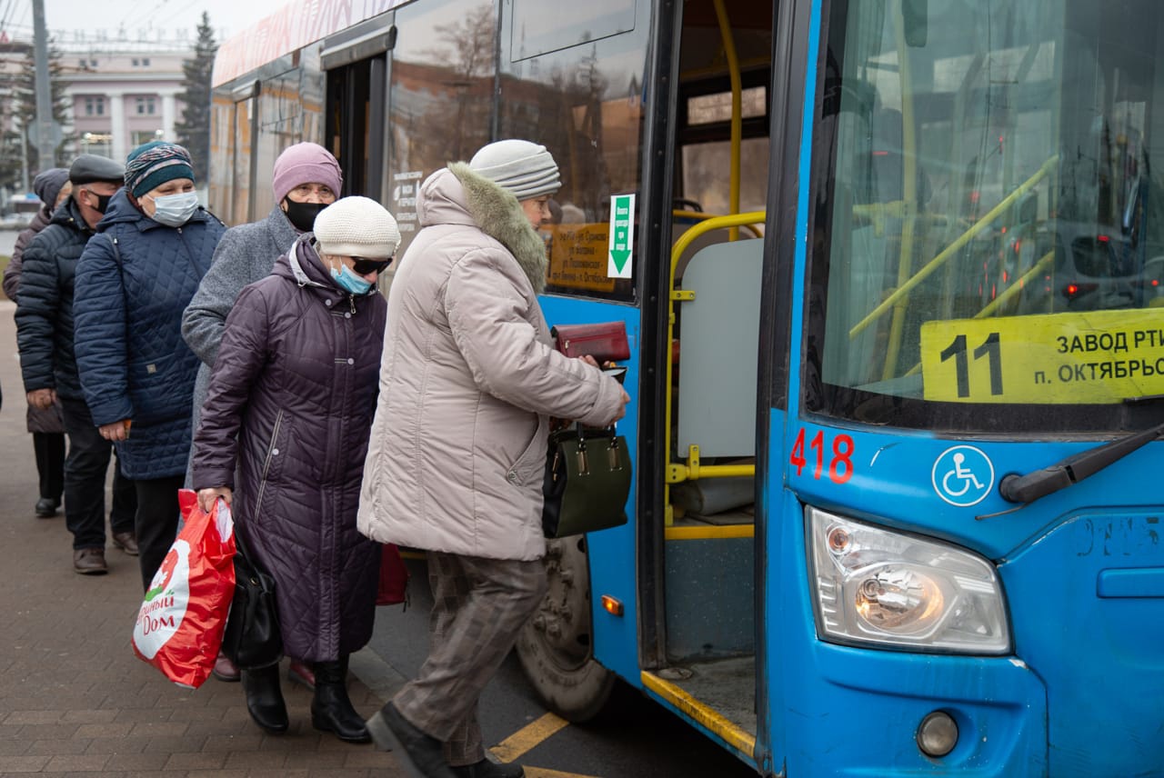 Туляки пожаловались Алексею Дюмину на долгое ожидание автобусов