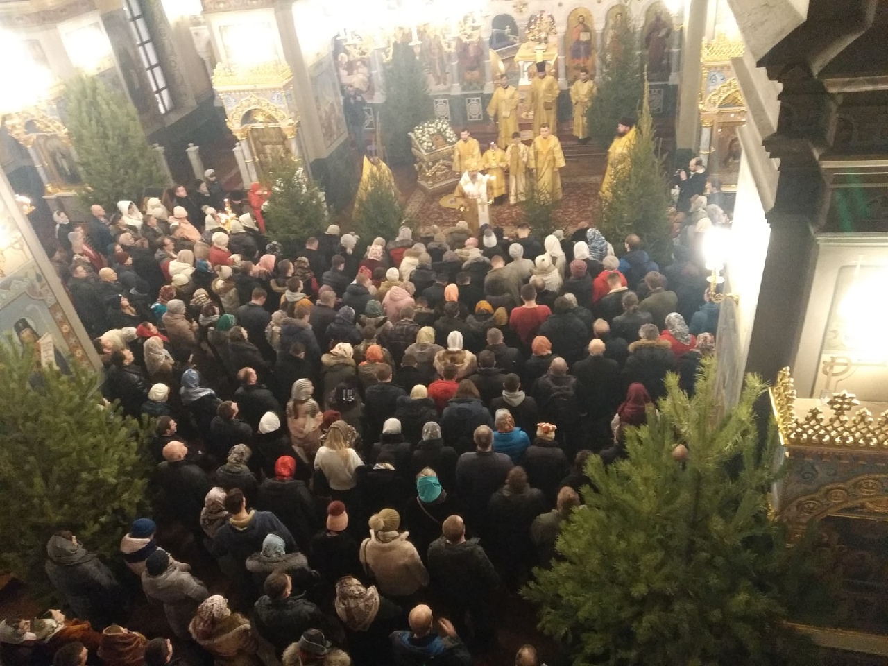 РПЦ не рекомендует пенсионерам посещать храмы на Рождество