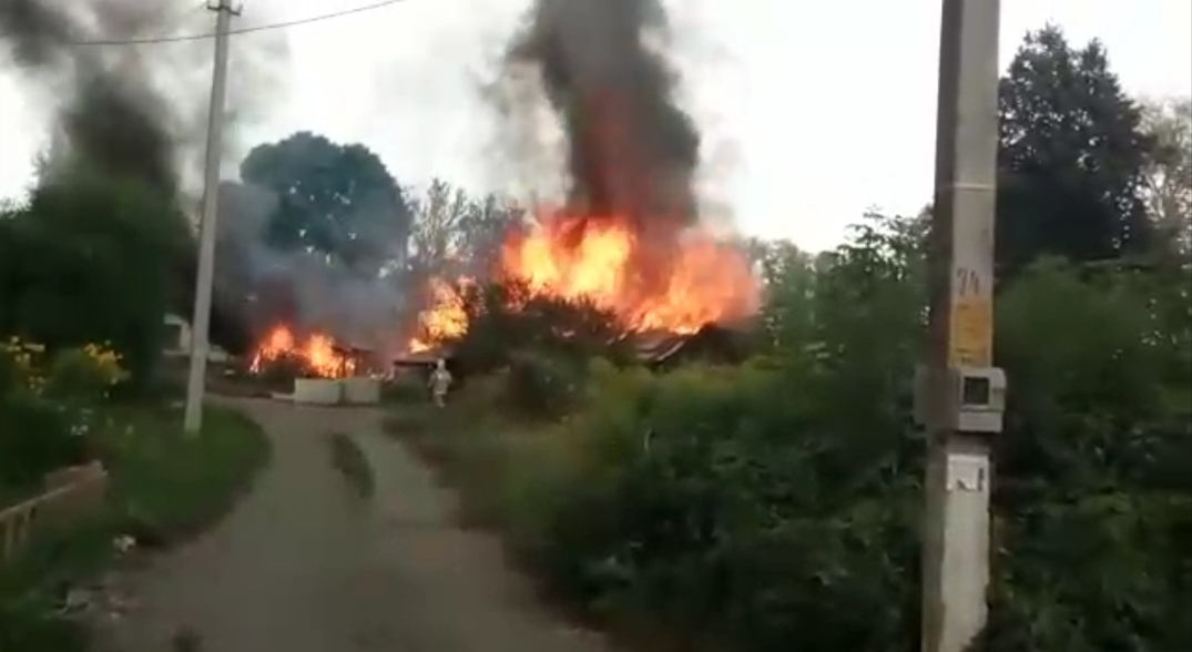 В Щекинском районе произошел серьезный пожар: видео