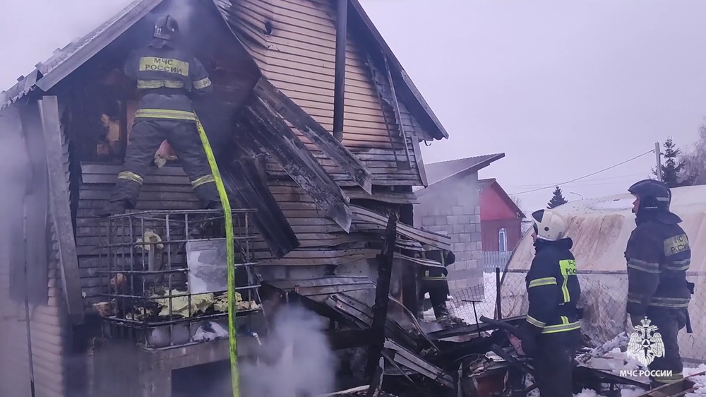 В тульском поселке Михалково загорелся частный дом