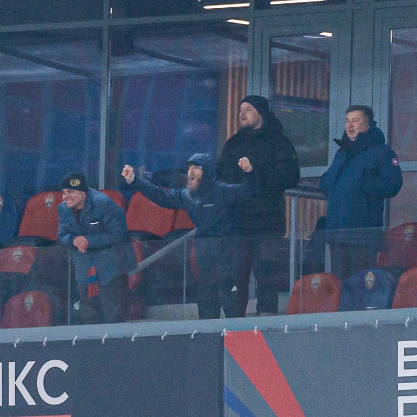 Болельщик из Тулы прибежал на матч "Арсенала" и сфотографировался на трибуне "ВЭБ Арены"