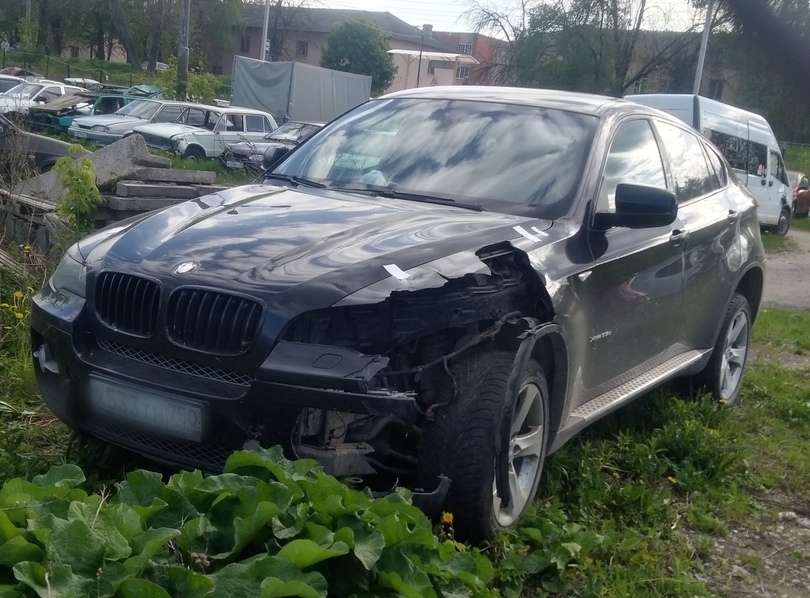 В Новомосковске водитель BMW спровоцировал смертельное ДТП и скрылся: дело передали в суд