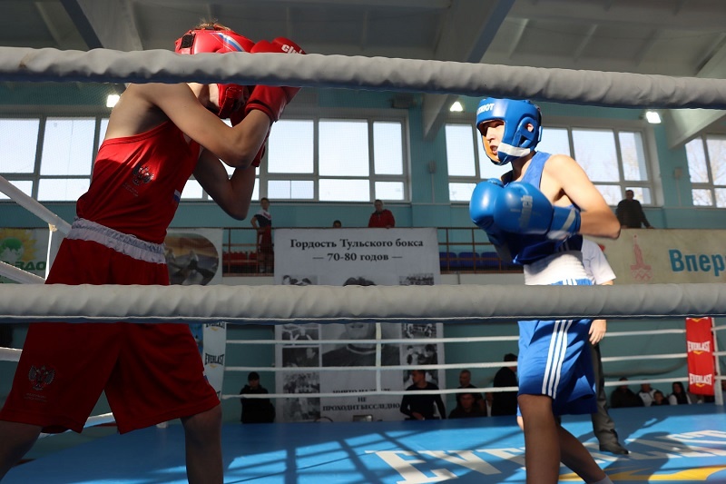В Туле проходят межрегиональные соревнования по боксу памяти Романа Жабарова