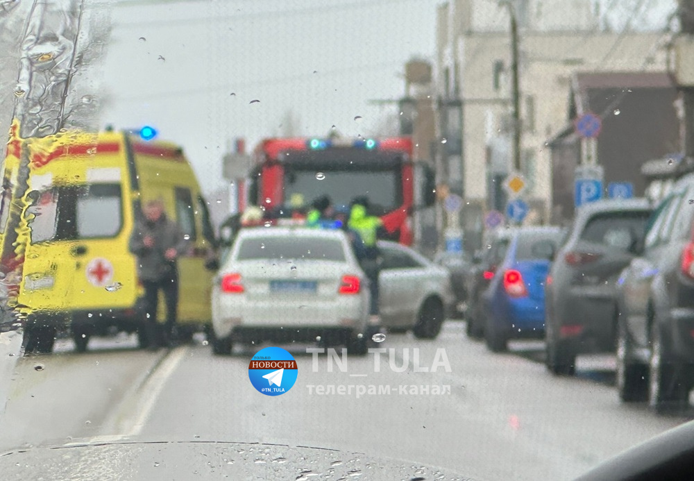 На улице Болдина в Туле произошло массовое ДТП с пострадавшими