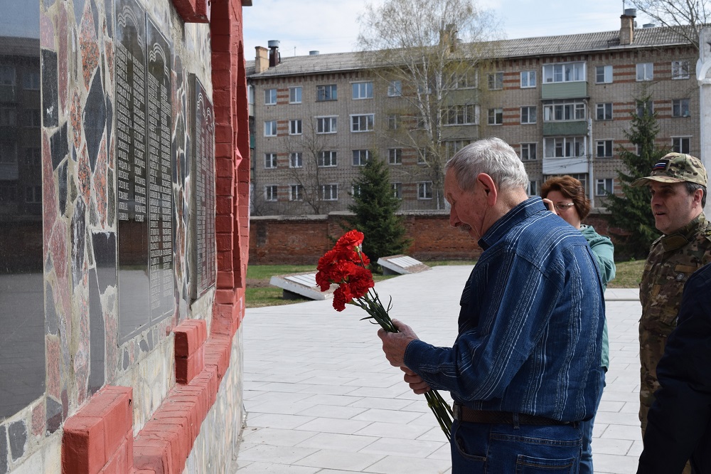 Поисковики из Тулы помогли жителю Севастополя найти могилу отца-фронтовика