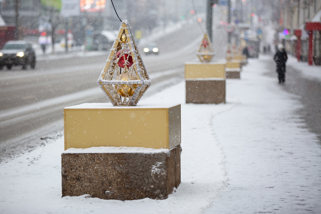 Вазоны на проспекте Ленина в Туле украсили к Новому году | 14.12.2021 | Тула  - БезФормата