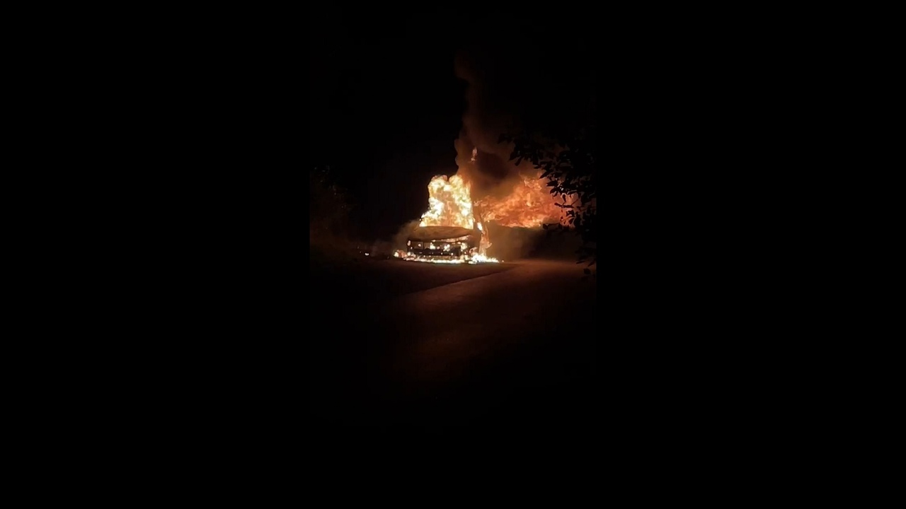 Ночью в тульском Скуратово сгорел автомобиль