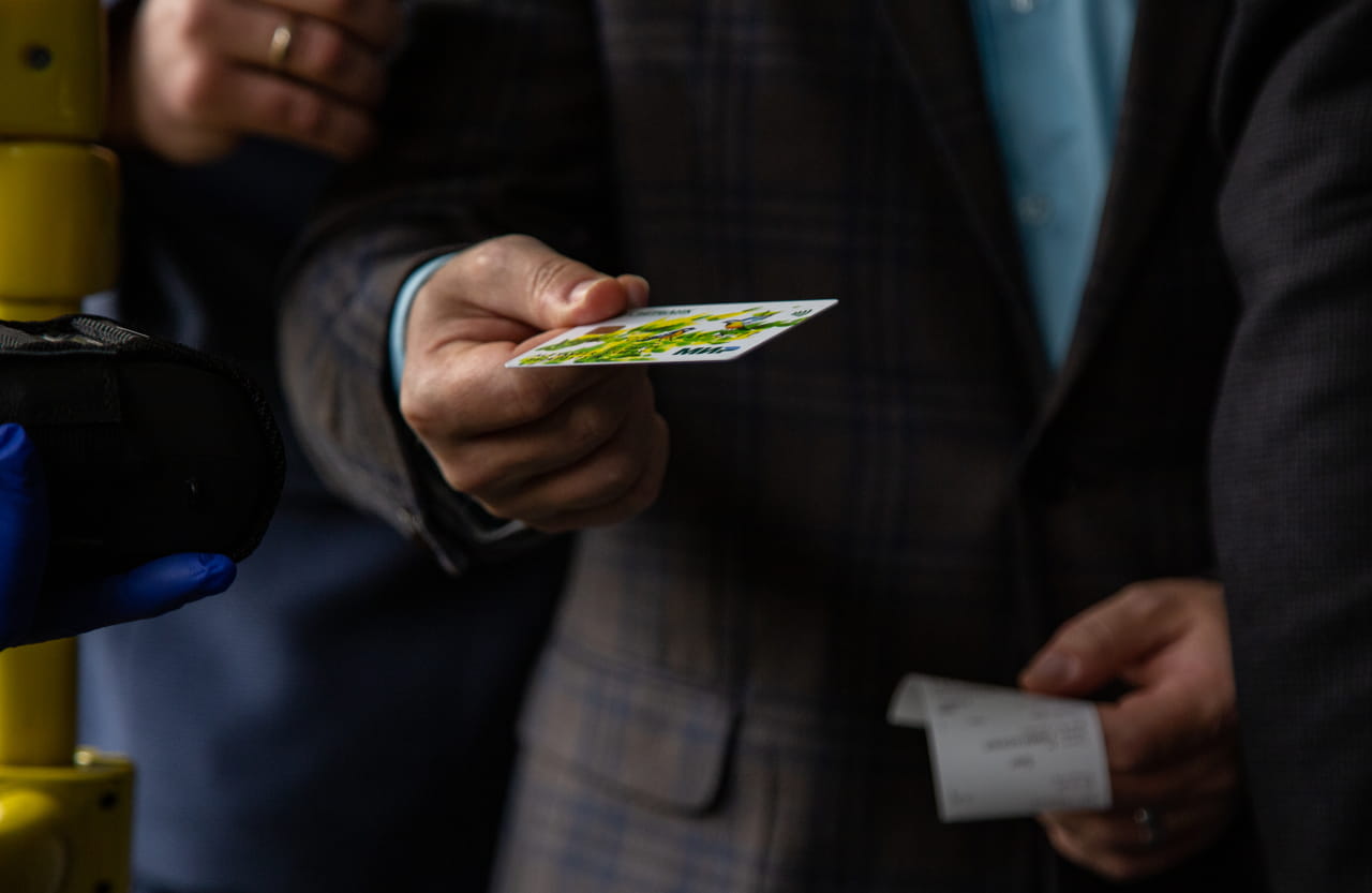 В Киреевске безработный мужчина оплатил покупки чужой картой