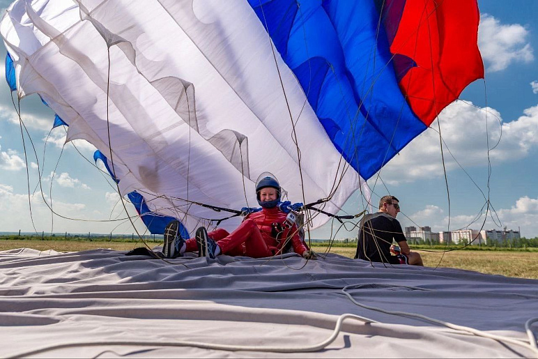 Тулячки заняли третье место на Чемпионате Вооруженных сил РФ по парашютному спорту