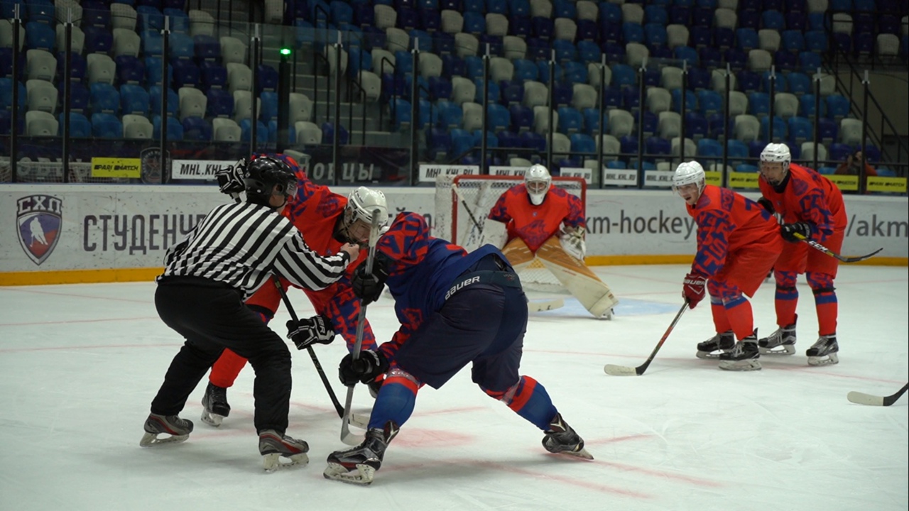 На льду в Туле собрались сильнейшие студенты-хоккеисты со всей России