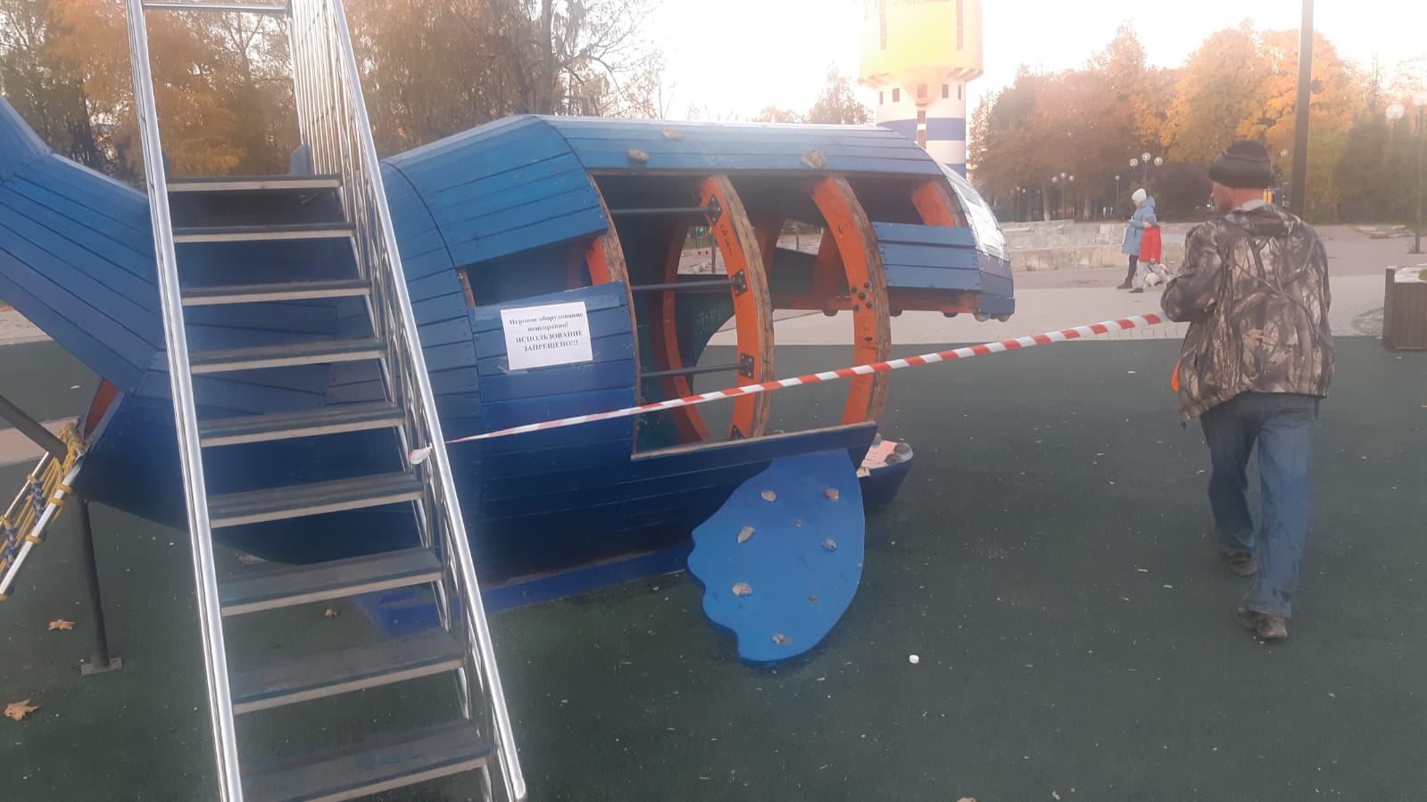 В Туле вандалы сломали фигурку Кита в Кировском сквере