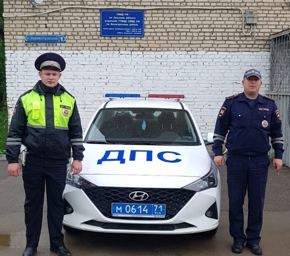 Закончился бензин на безлюдной дороге: сотрудники ДПС помогли водителю в Ясногорском районе