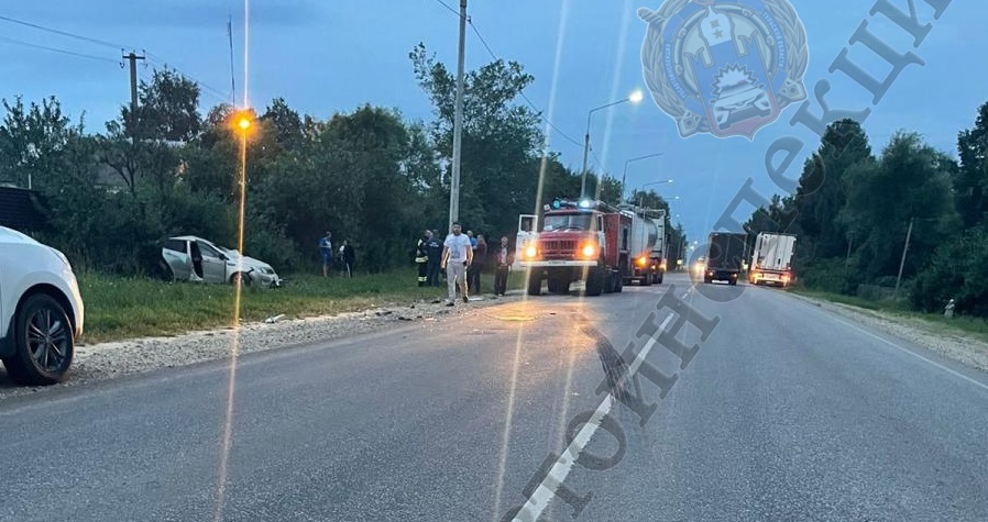 В Тульской области водитель легковушки скончался после столкновения с тягачом