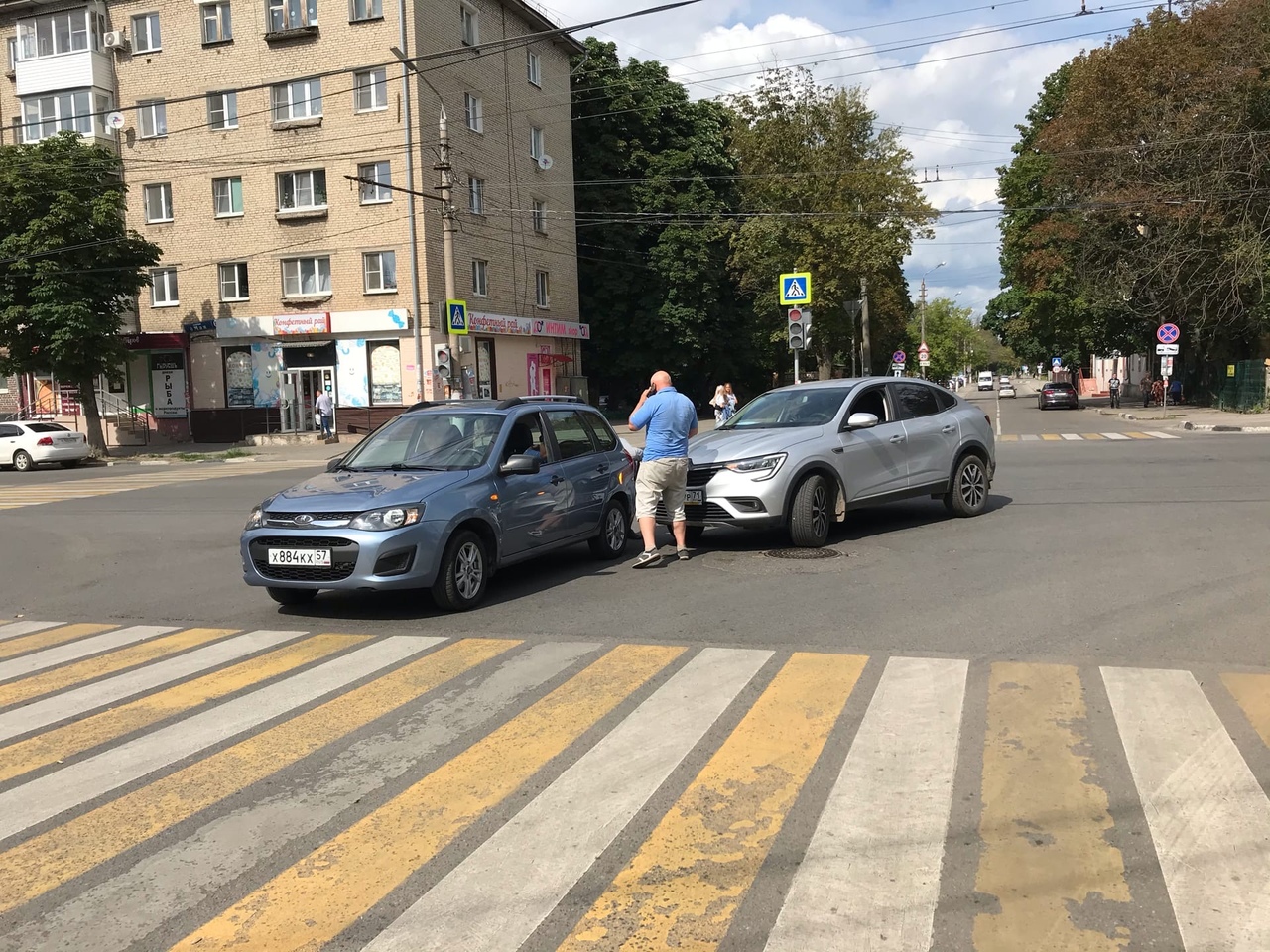 В Туле на перекрестке улиц 9 Мая и Смидович столкнулись две машины -  Новости Тулы и области - 1tulatv