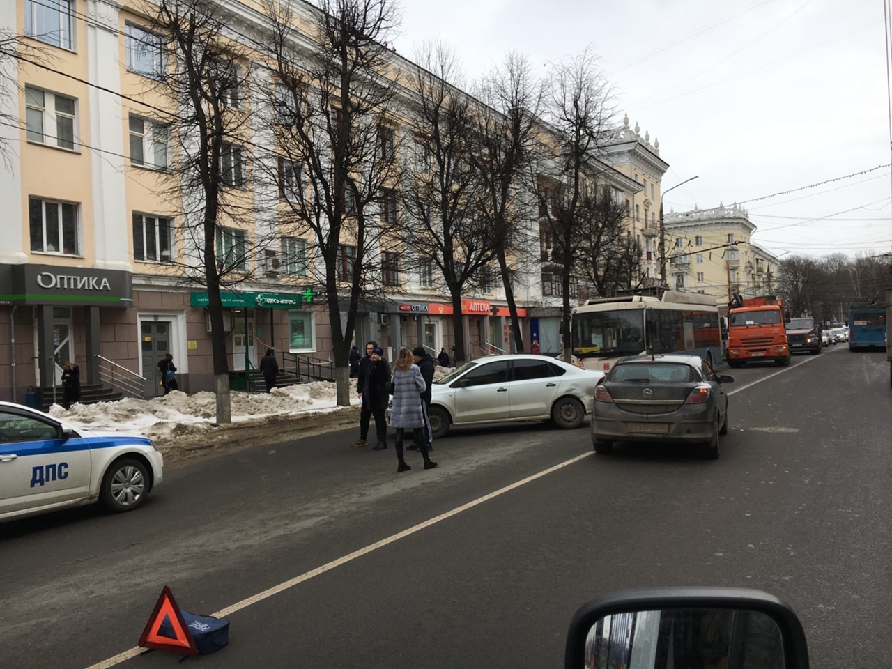 На улице Первомайской в Туле встало движение из-за ДТП