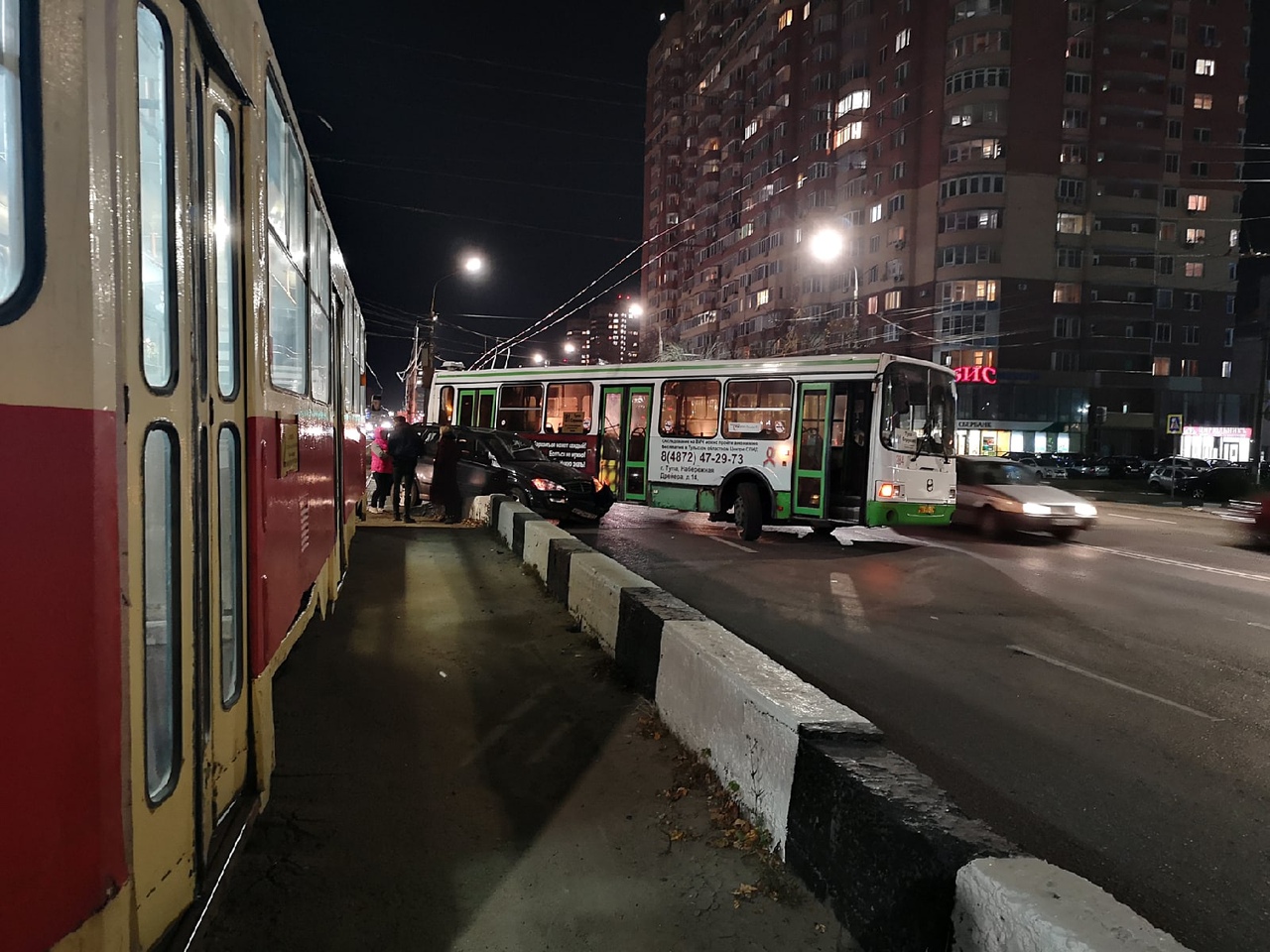 В Туле из-за ДТП  автобус занял несколько полос