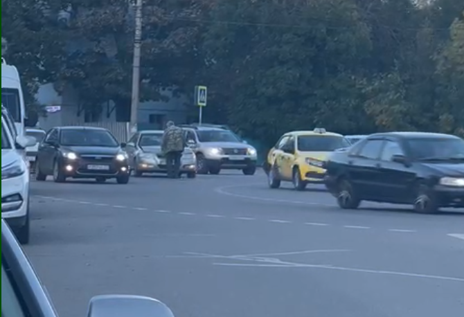 На Короленко в Туле произошло ДТП с участием такси