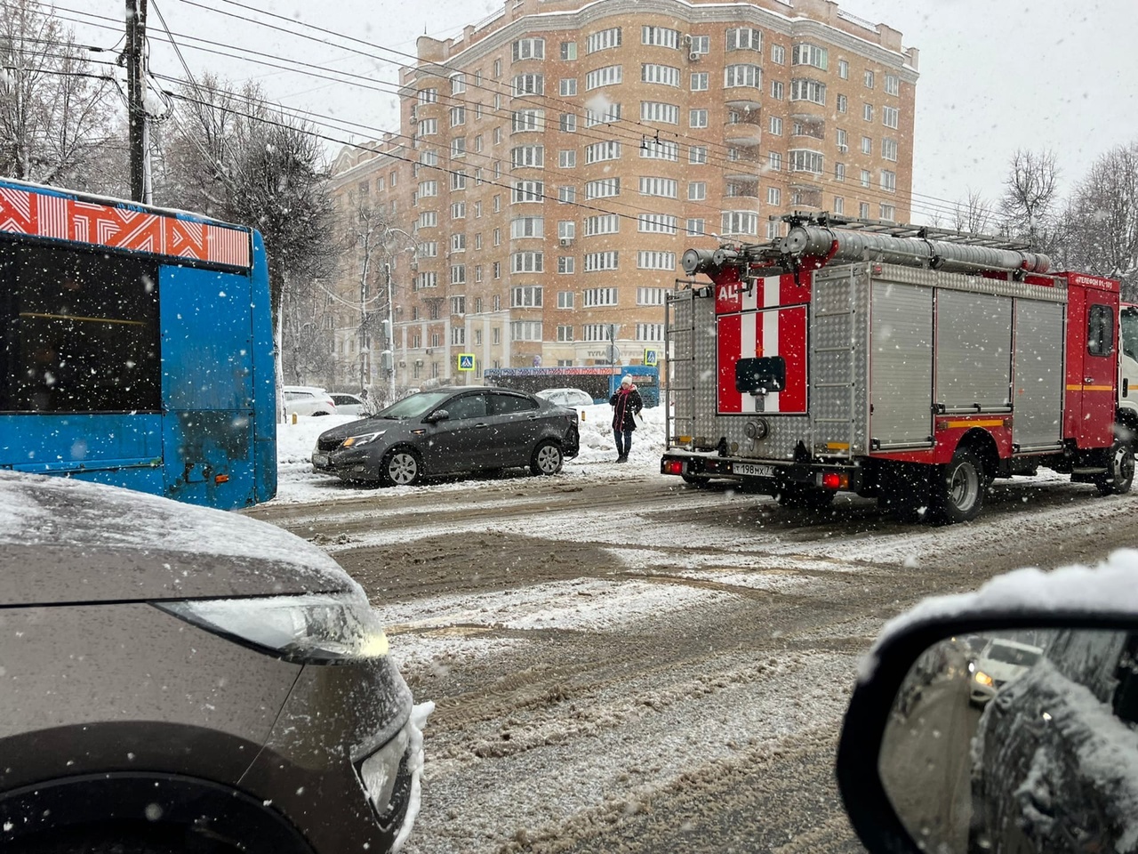  В Туле ДТП возле ТулГУ с автобусом и иномаркой стало причиной пробки