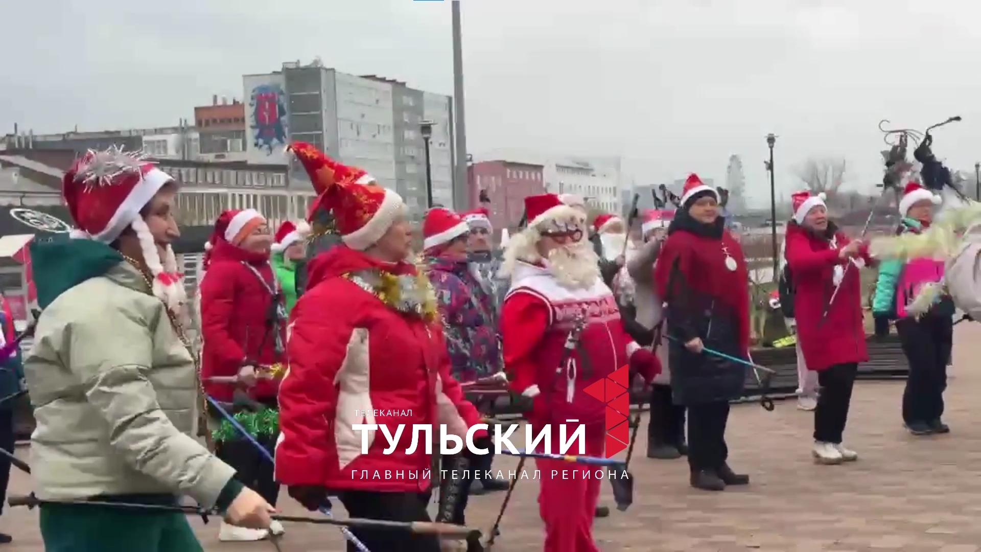 По центру Тулы прошел парад Дедов Морозов