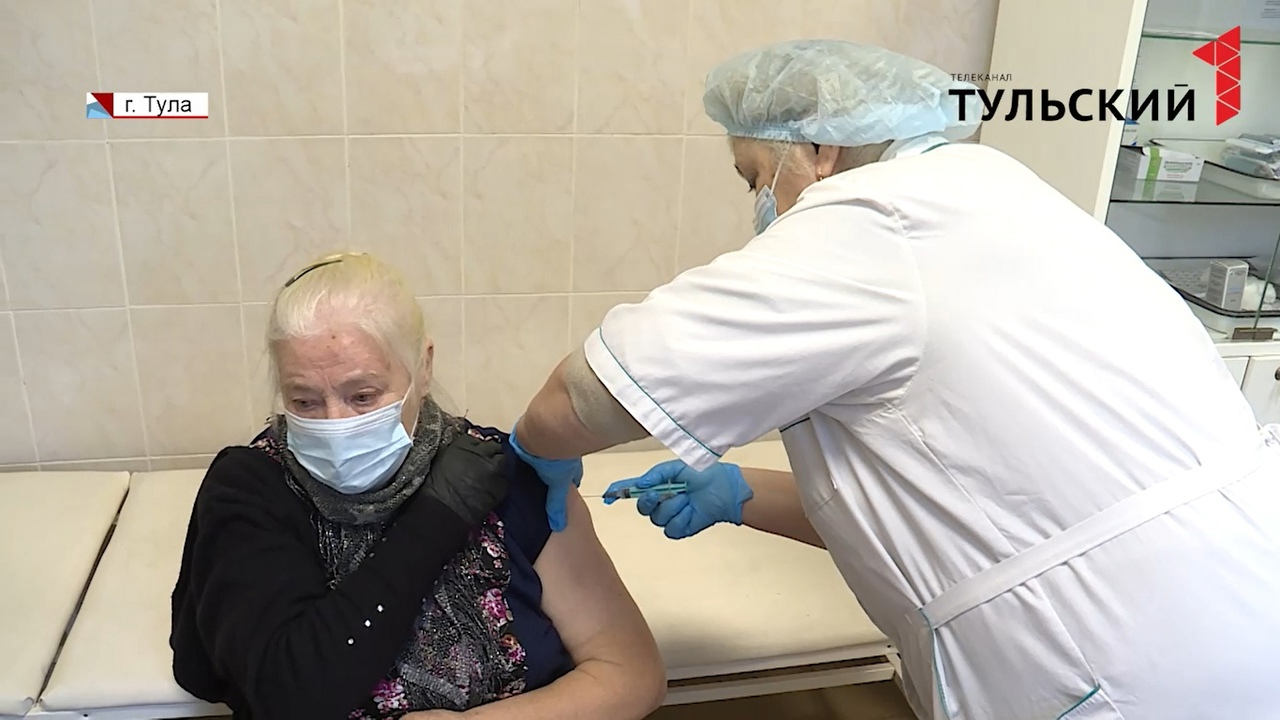 Только половина жителей Тульской области старше 60 лет сделали прививку от коронавируса