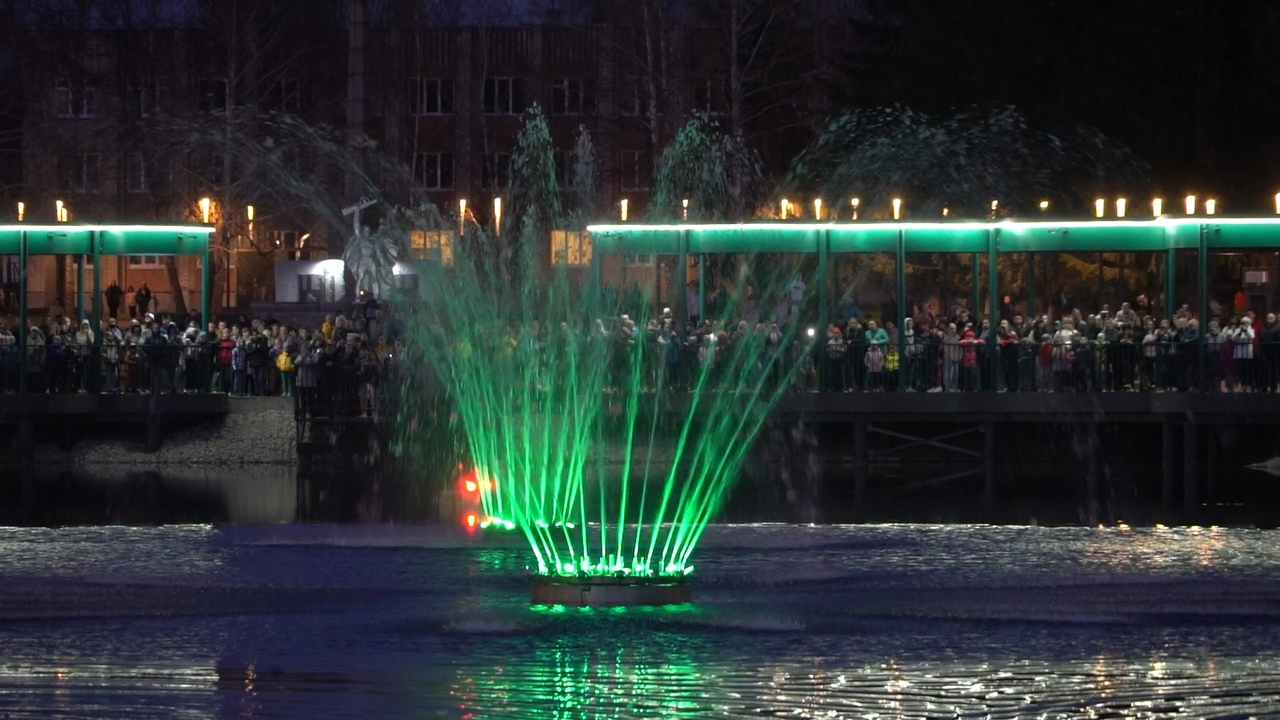 Шоу плавающих фонтанов в Узловой: как это было