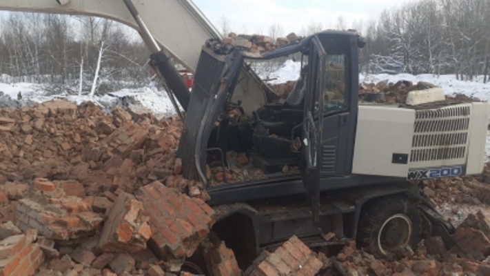 Обрушилась стена: в Тульской области из-за нарушений правил безопасности погиб машинист экскаватора