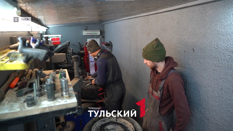 Шиномонтажник назвал лучшее время, чтобы "переобуть" машину к зиме