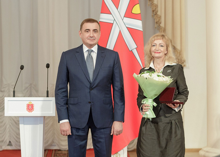 Награждение у тульского губернатора. Елистратова тула врач дюмин наградил. Награждение учителей. Награждение в туле дюминым военных. Дюмин награждает туляков.