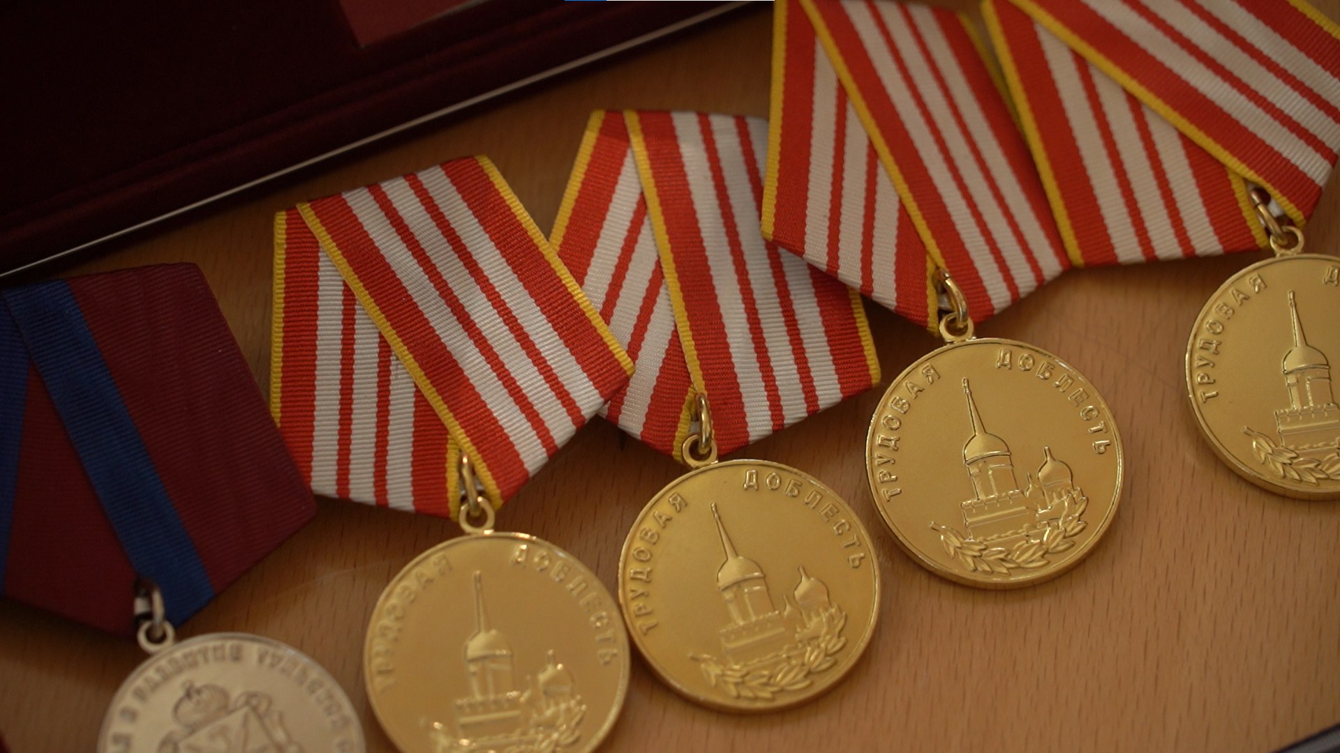 Алексей Дюмин вручил государственные и региональные награды выдающимся тулякам