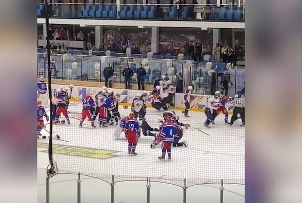 В Туле хоккеисты подрались после матча на Кубок Губернатора 
