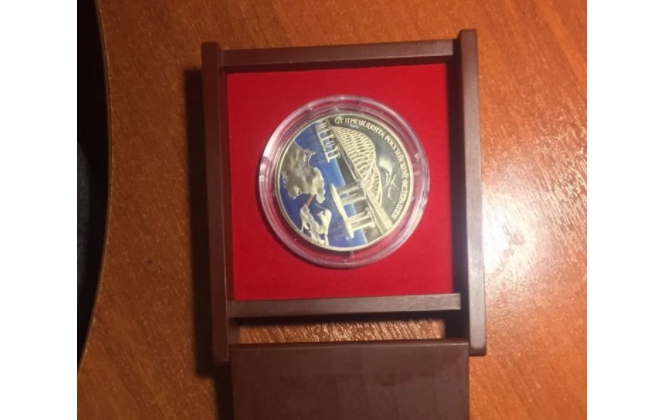 Туляк продает медаль «За строительство Крымского моста»