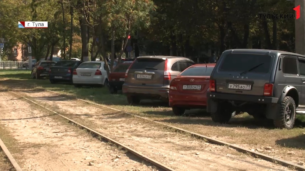  Автохамство на газонах: в Туле штрафуют любителей бесплатно парковаться на траве