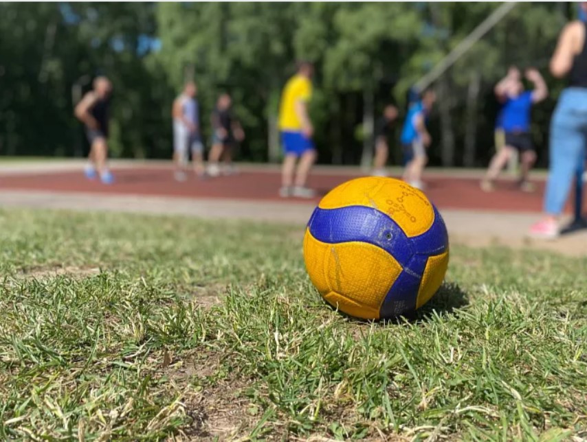 В Туле стартовал фестиваль паркового волейбола