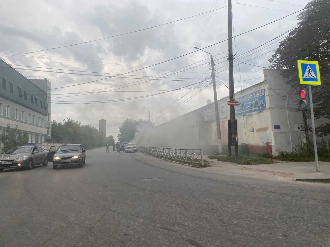 В Туле на Одоевском шоссе загорелся легковой автомобиль