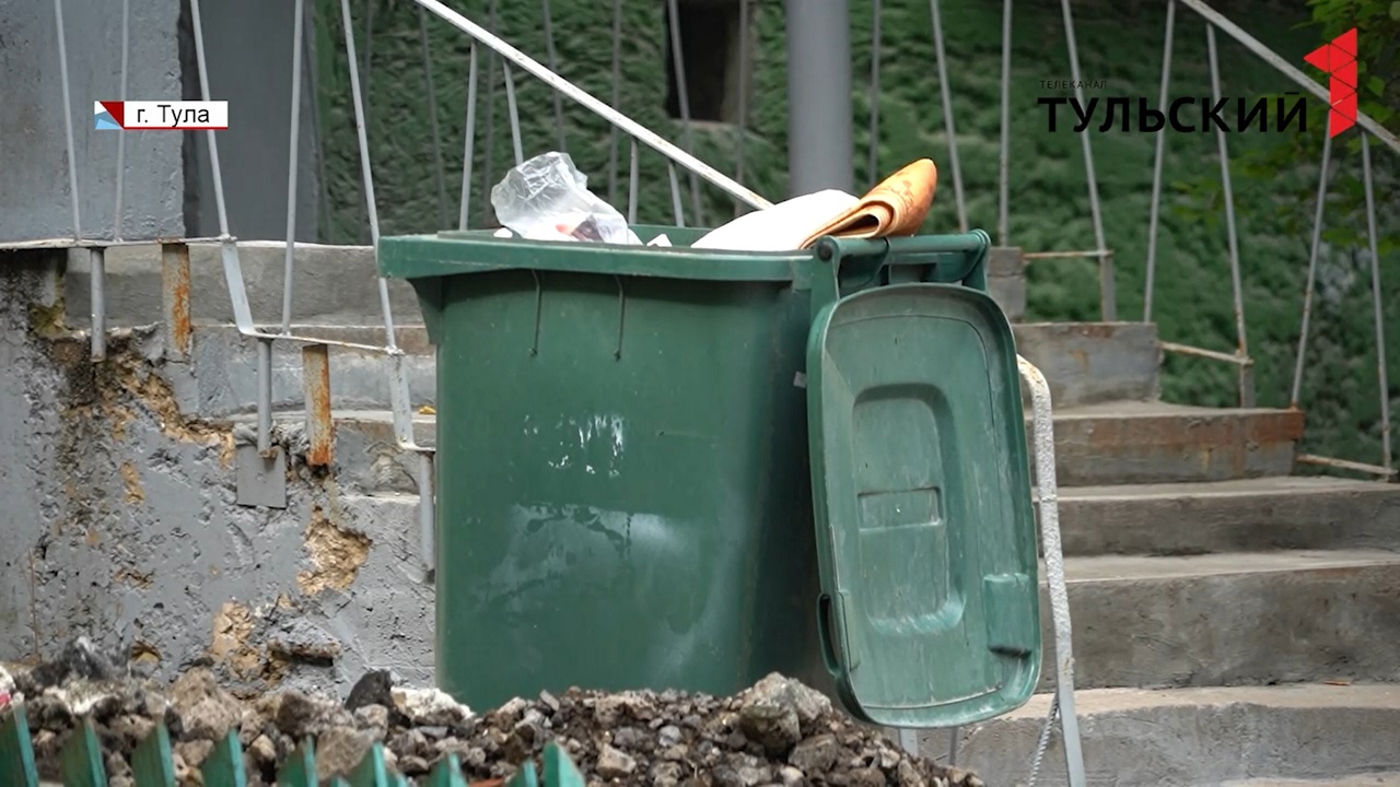 Мыть и дезинфицировать мусорные контейнеры во дворах должны каждые 10 дней