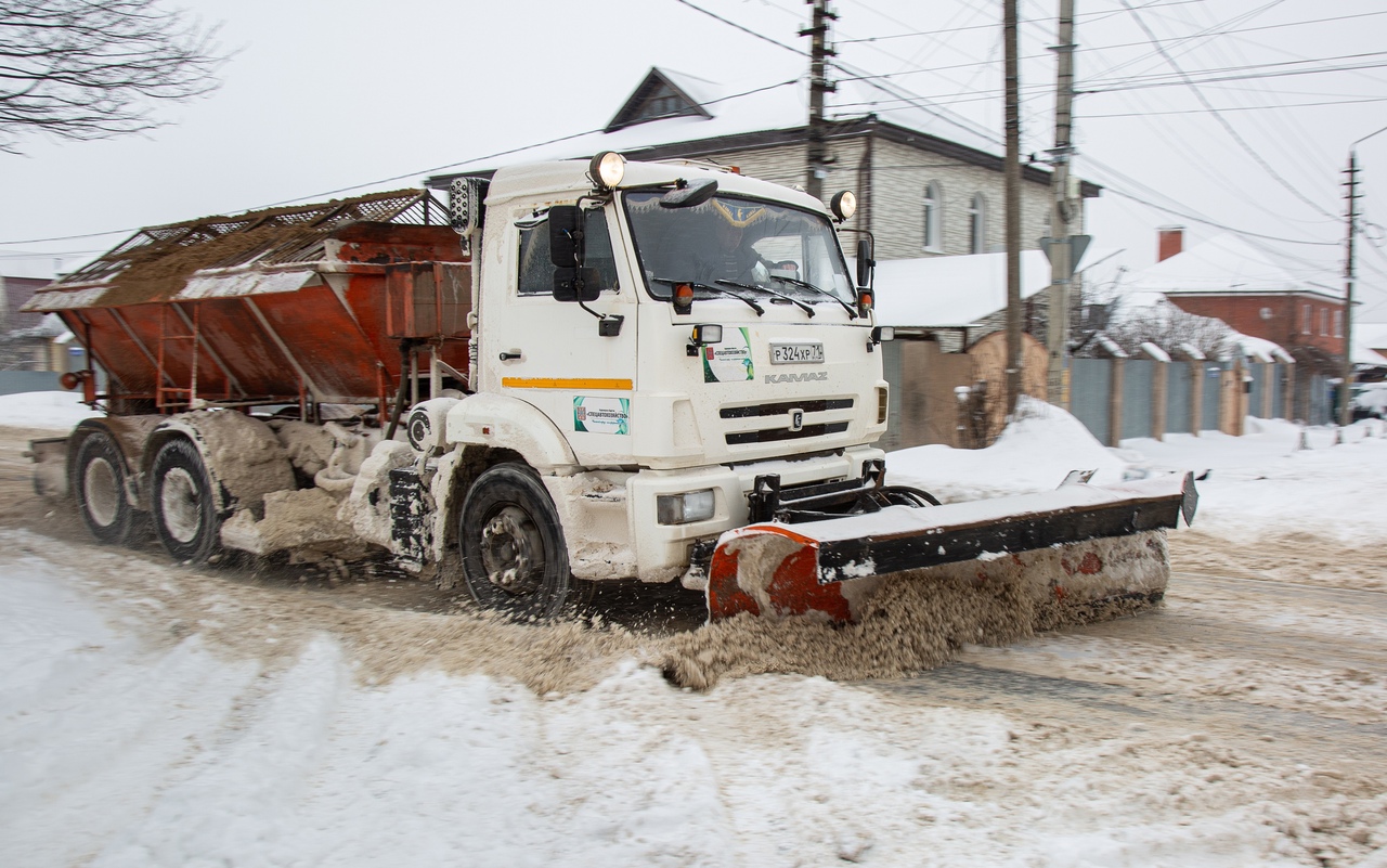 В Туле из-за снегопада усилена работа коммунальных служб